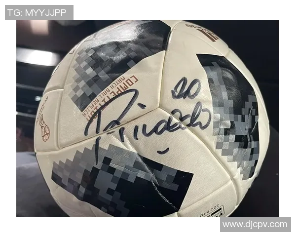 如何时尚佩戴足球明星签名帽子展现个性与魅力